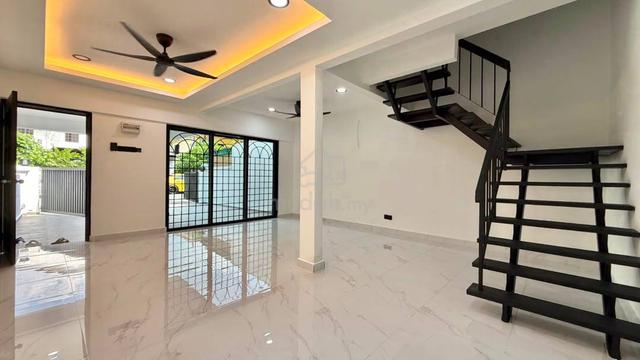 REFURBISH! 2 Storey Terrace Taman Kinrara Seksyen 2 Puchong 1
