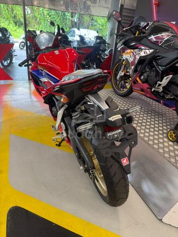 Honda CBR250RR Quickshift Sportbike - photo 3 of 4