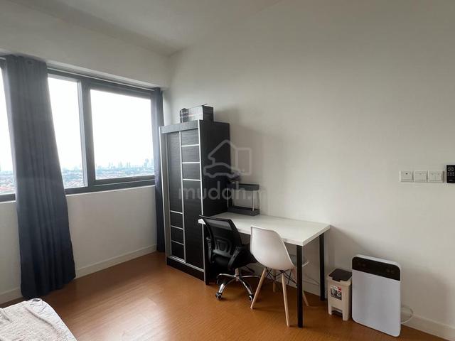 Master Bedroom For Rent @ The Hub SS2 1
