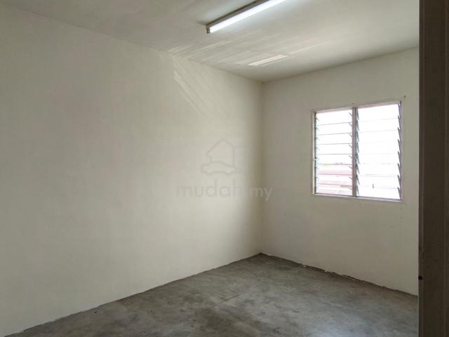 Flat Tmn Pereira for sale at Simpang Ampat
1