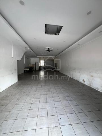 Facing Main Road Ground Floor For Rent @ Sri Pinang Seremban 1