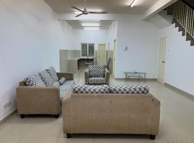 Saujana Putra double storey house for rent 1