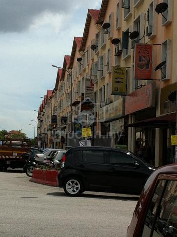 Bilik DI Pusat Komersial Seksyen 7 1