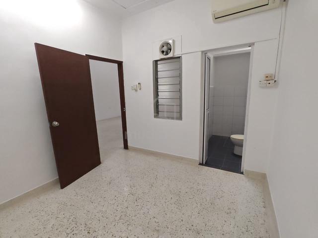 Taman Pelangi @ Jalan Kelabu @ Single Storey @ Partial Furnished @ 4 b 1