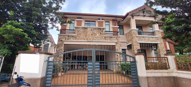 Double storey bungalow Aman Suria, Damansara 1