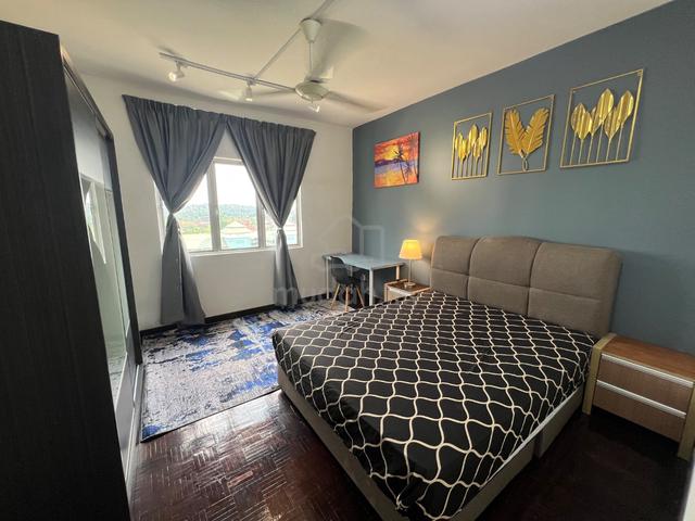 LRT Ara Damansara - Puncak Seri Kelana condo Master Room for female 1