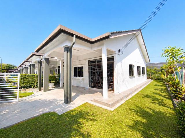 END LOT EXTRA LAND | Single Storey Terrace Tanjung Agas Seksyen 30 1