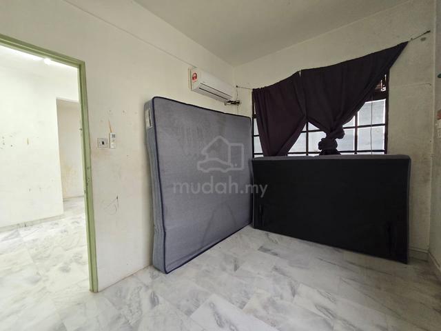 Flat Taman Perling 1