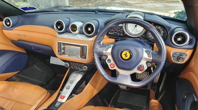 2015 Ferrari CALIFORNIA T 3.9 (A) - 3