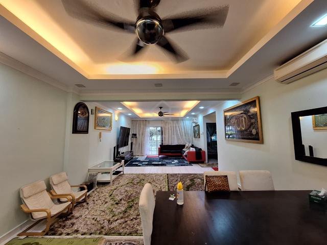 Tiara Kelana 1
