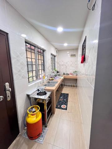 3 Storey House Subang Bestari 1