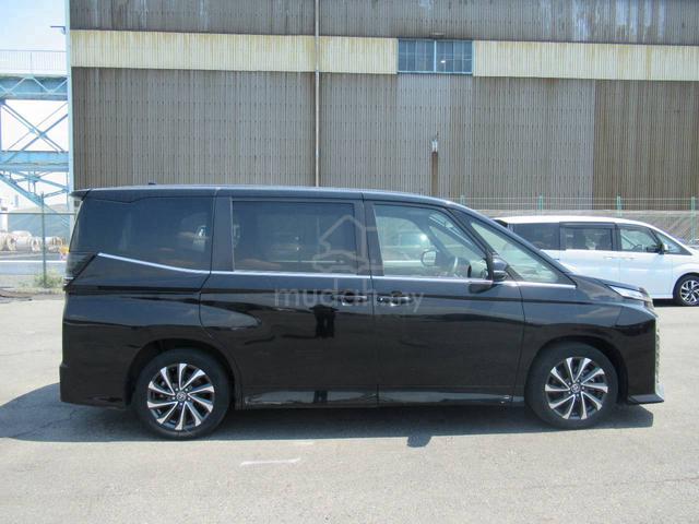 Toyota VOXY 2.0 S-Z 2022 8 YRS WARRANTY - 3