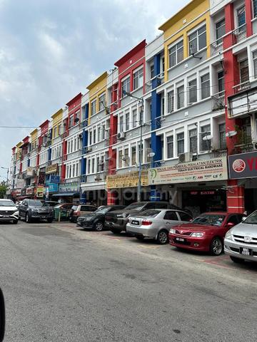 Ground floor centre point , batu caves . 1