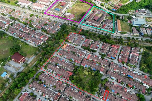 (Tepi Playground & Dekat Sekolah) Taman Desa Cempaka Nilai 1