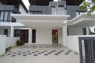 For Rent : 3 Storey Landed, Renovate, Intermediate, 16 Sierra, Puchong 1