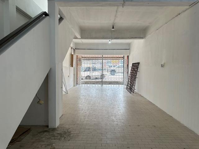 BATU 10 3 STOREY WHOLE BLOCK SHOPLOT FOR RENT At 10TH MILE KUCHING 1