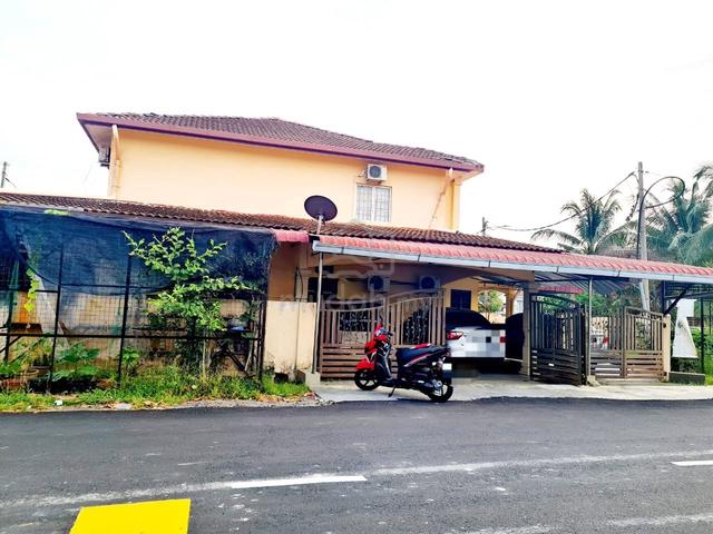 Corner Lot, Facing Padang and Renovated Taman Desiran Malawati 1