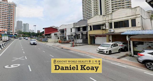 | Face Main Road | 2 Storey Terrace 4225sf Near Gurney Plaza 1