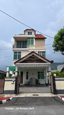 3-Storey Bungalow House At Convenient Location For Sale 1