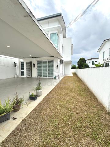 Partially Furnished End Lot 2sty House at Fellona - Sendayan 1