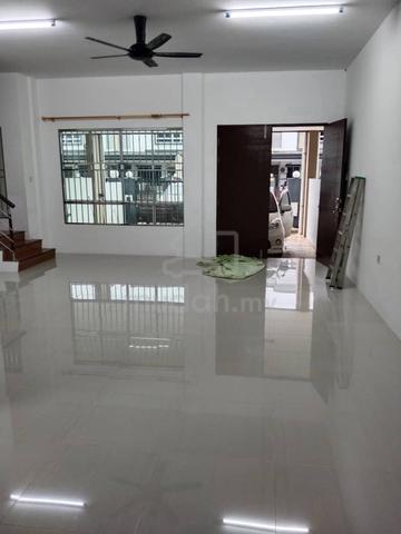 Double Storey Intermediate Terrace House 1