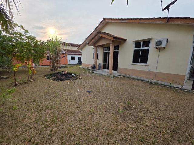 Teres setingkat Corner Lot. Tanah luas. Taman Serai Wangi 1