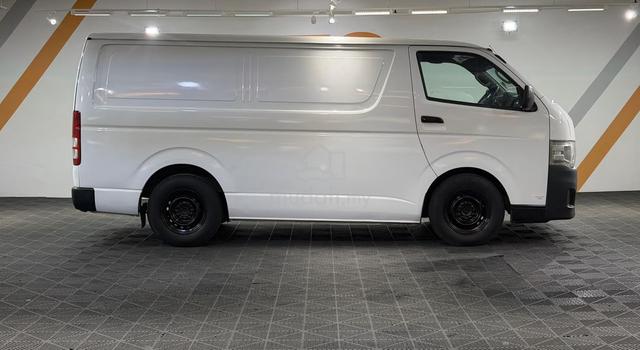 2011 Toyota HIACE 2.5 KDH200R FACELIFT (M) TIPTOP - 4