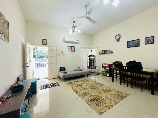 Facing Open Strategic location, Single Storey Semi-D Acacia Seremban 2 1