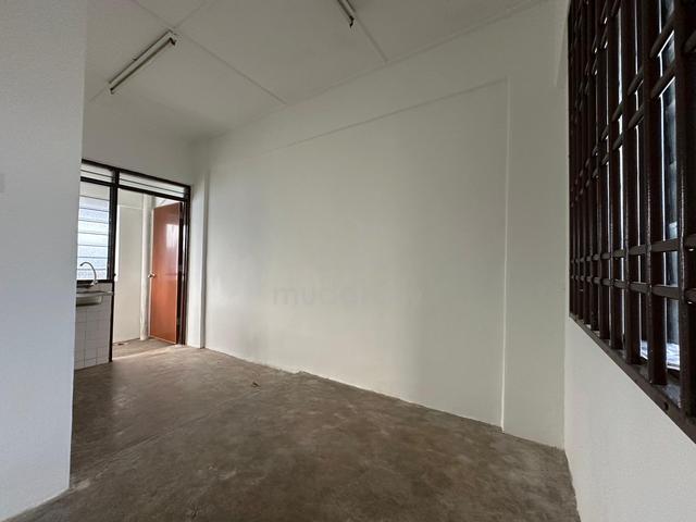 Taman Molek 5