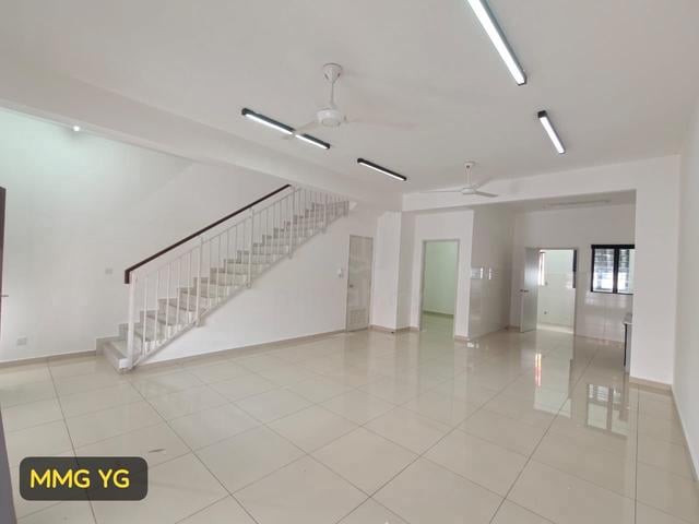 Good Condition Setia Utama Double Storey House 20X70 For Rent 1