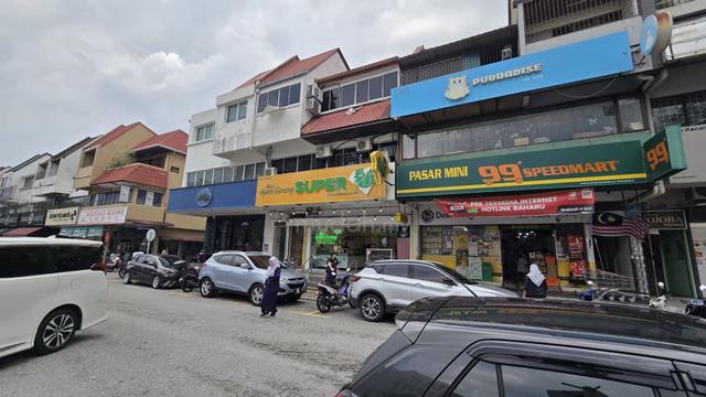 Good buy 3 storey rare unit for sale at TTDI, Taman Tun Dr Ismail 1