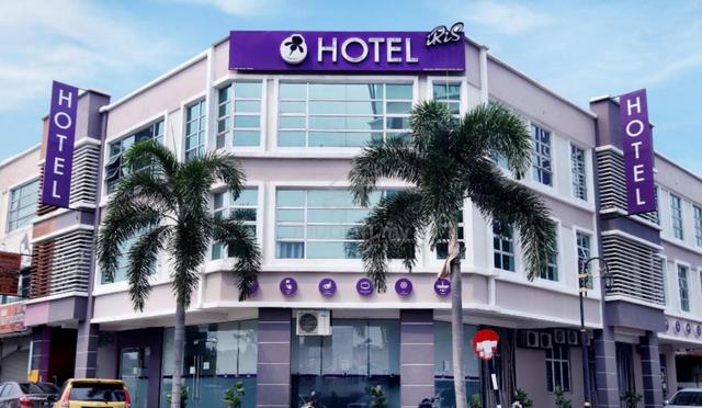 Kajang 3 storey shop lot For SALE ( Currently 42 rooms Hotel ) 1