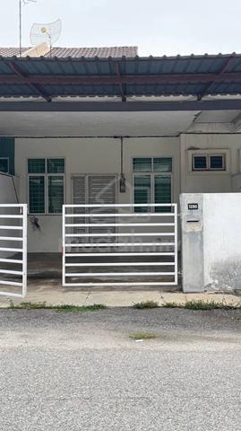 Rumah sewa facing padang 1
