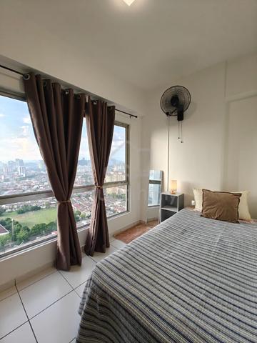Single Room With Window at Axis Residence, Ampang,3 Mins walk to LRT 1