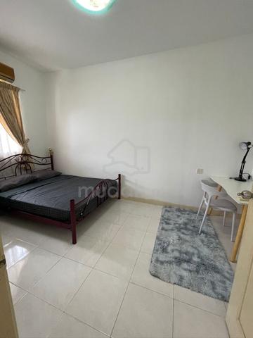 Middle Room Bayan Lepas Walking distance to Queensbay Mall For Rent 1