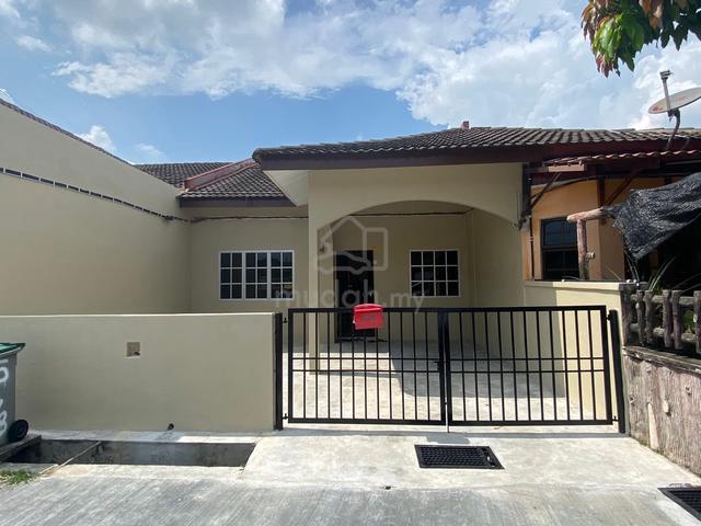 Single storey terrace house 1