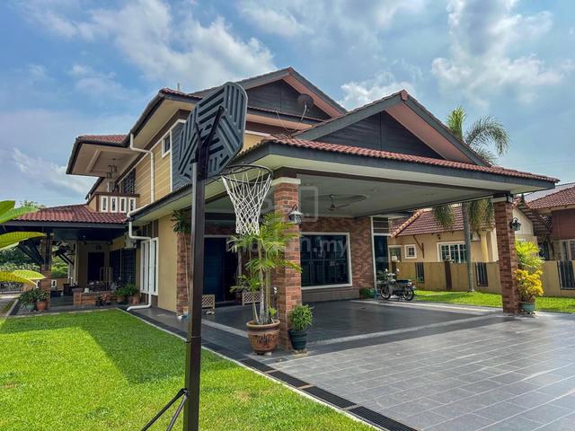 FREEHOLD HUGE LAND 9881ft 2.5 Storey Bungalow Putra Hill Residency 1