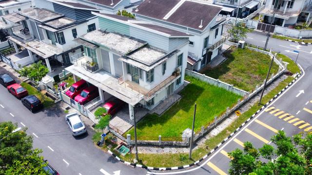 CORNER Double Storey Semi D Cluster Royal Ivory 2, Bandar Saujana Putr 1