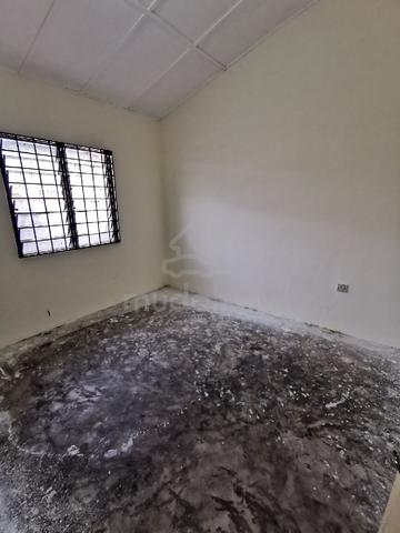 low cost house at Desa Jaya for rent 1