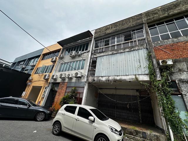 Facing Main Road, 3 Storey Shoplot for Rent at Jalan Ban Hock Road 1