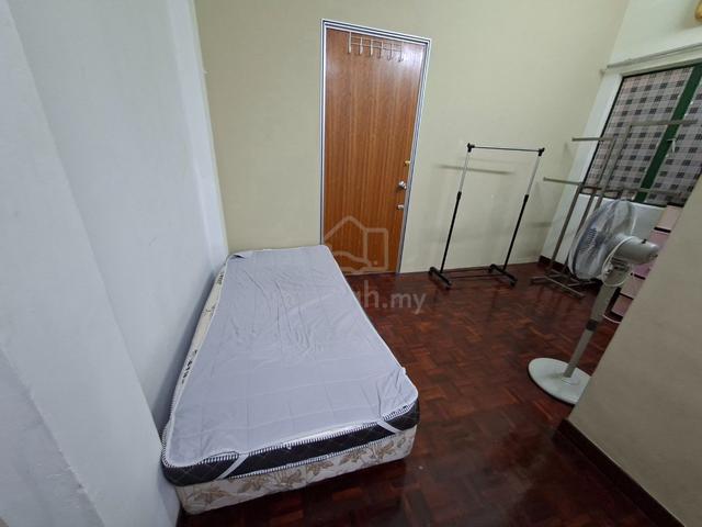 Small bedroom @ Condo, Ampang, Selangor. School, bus stop, highways. 1