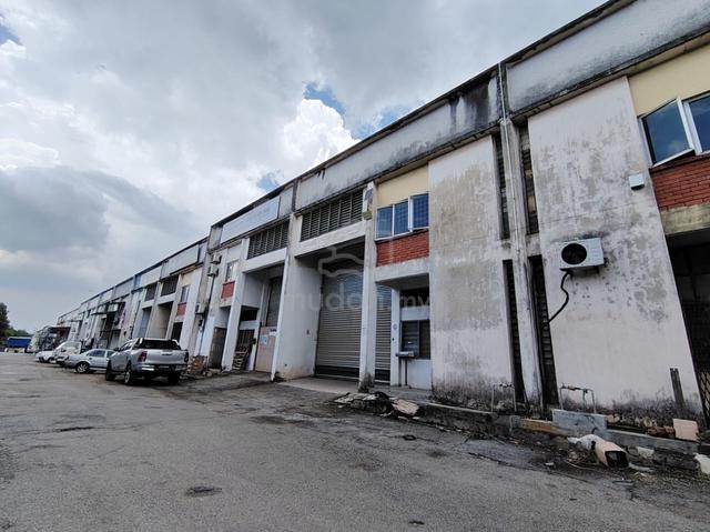Taman Daya / Jalan bertam / 1.5 Storey terrace factory / For Rent 1