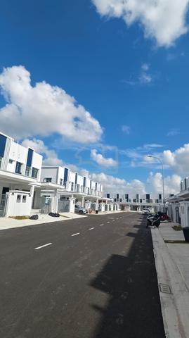 Low Deposit / Townhouse / Perjiranan 14 / Dato Onn / Near Aeon 1