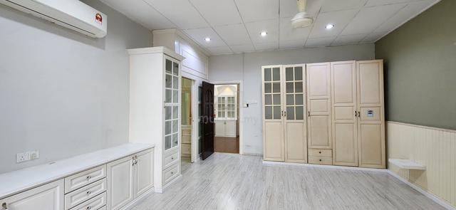 Fully Renovated Move in Condition house in Bukit Jelutong for Sale 1