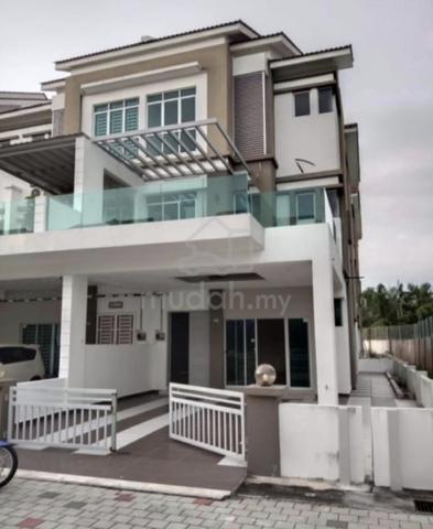 3Story corner unit for SALE 1