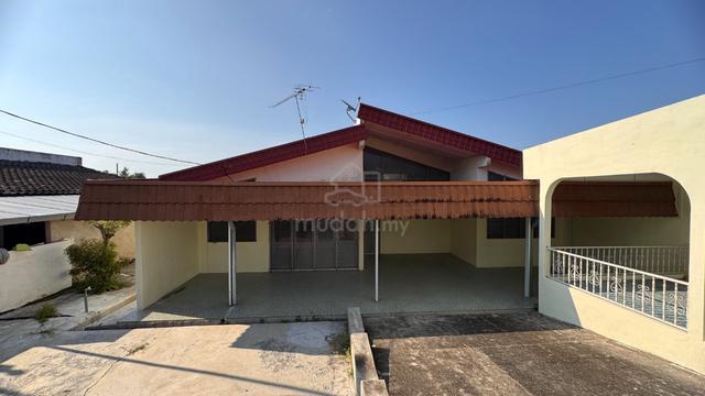 Semi-d house in Taman Maju, near Masjid 1