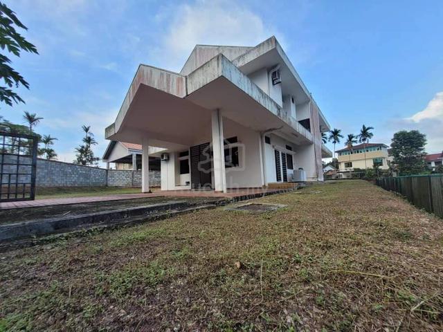 Senai Palm Resort Bungalow 5R5B Freehold Near Golf Course 1
