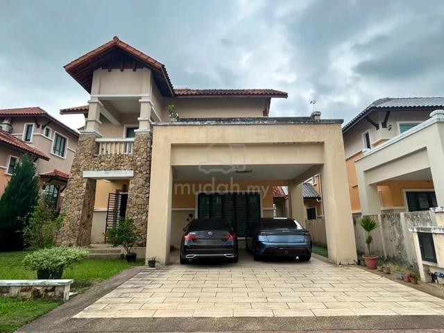 Nice 3 Storey Bungalow House Widuri Villas, Country Heights 1