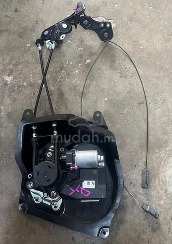 Nissan Serena C27 Power Door Motor With Cable Set - photo 2 of 6