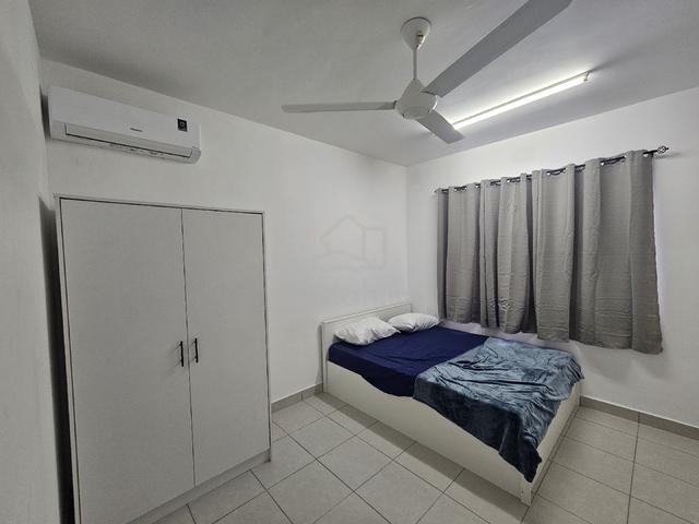 Private Queen Bedroom  1